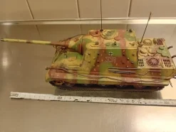 Tradera FORCES OF VALOR 1:32 TANK DESTROYER SD.KFZ.186 JAGDTIGER^ Militära Leksaker