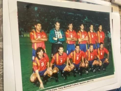 Tradera Sportmemorabilia<FOTBOLL Pressfoto Spanien Landslag Lagbild 1995