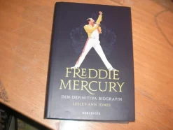 Tradera Freddie Mercury/Queen - Den definitiva biografin - Inb. 1:a upplaga 2012> Biografier & Memoarer