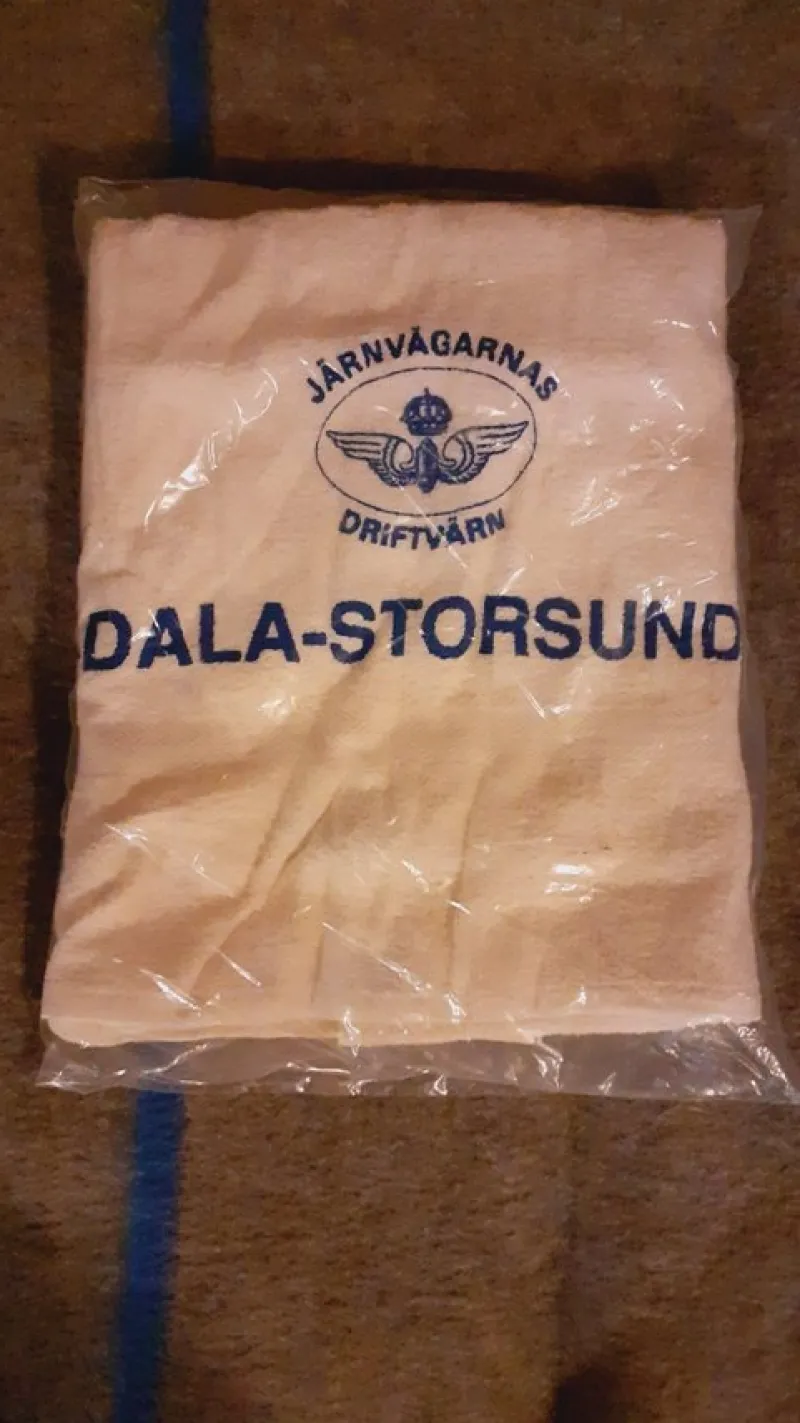 Tradera Järn- & Spårvägsmemorabilia<Frottéhandduk Järnvägarnas Driftsvärn Dala-Storsund.