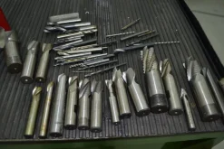 Tradera Fräsar och borrar, nästan 5 kg! Både HSS o hårdmetall> Maskiner