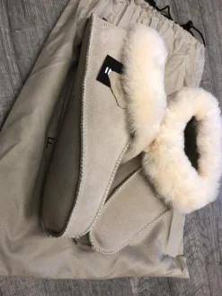 Tradera Herrskor<Fårskinnstofflor strl 44 nu 429kr