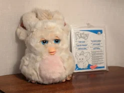Tradera Furby 2005 Hasbro - Beige/Rosa> Robotleksaker & Robotdjur