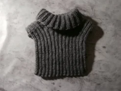 Tradera Fuskpolo, halskrage i grått akrylgarn, storlek dam> Sjalar & Halsdukar