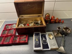 Tradera Smyckespaket<Fyndlåda/Dödsbo/Smycken/Smyckeskrin/Bijouterier/Smyckespaket