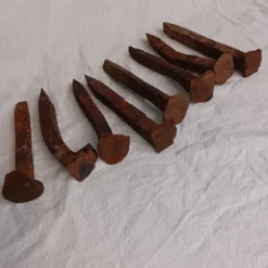 Tradera Järn- & Spårvägsmemorabilia<Gamla järnvägsspikar, rälsspikar 8 st