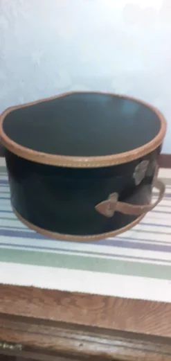 Tradera GAMMAL HATTVÄSKA I GOTT SKICK> Övrig Antik & Design