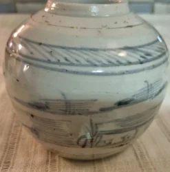 Tradera Gammal kinesisk porslinskrus med blått och vitt mönster - bojan> Orientalisk Konst & Porslin