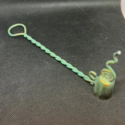 Tradera Gammal Ljussläckare i målad mässing eller brons?> Antikviteter