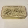 Tradera Tobakiana<Gammal tobaksförpackning TIGER BRAND No 512 plåt