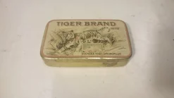 Tradera Tobakiana<Gammal tobaksförpackning TIGER BRAND No 512 plåt