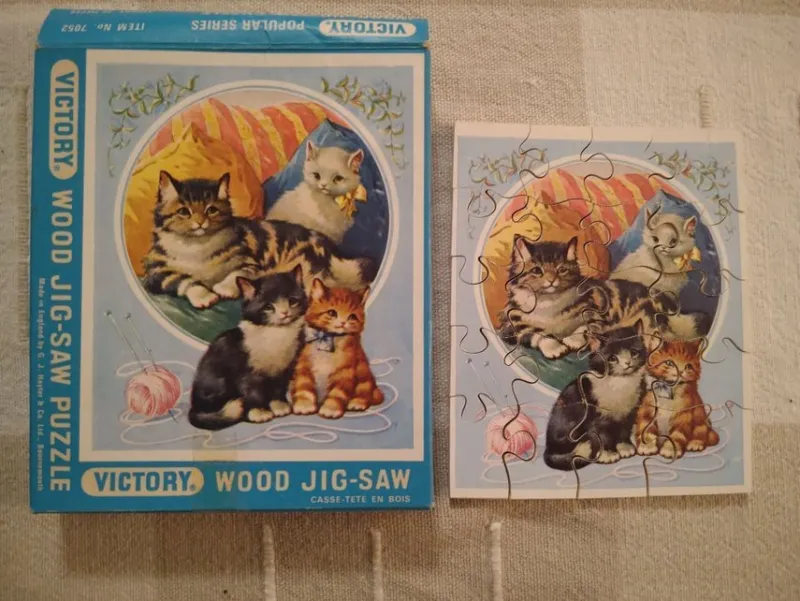 Tradera Gammalt Victory Wood Jig-Saw Puzzle Träpussel med katter Samlarobjekt^ Pussel