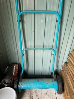 Tradera Trädgårdsmaskiner<Gardena handgräsklippare cylindergräsklippare 370 sm