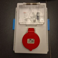 Tradera Garo URBS 416-6 uttag med inbyggd jordfelsbrytare> Elinstallation