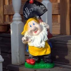 Tradera Trädgårdsdekorationer<Gipsfigur av en Tomte ”Välkommen” (gul)