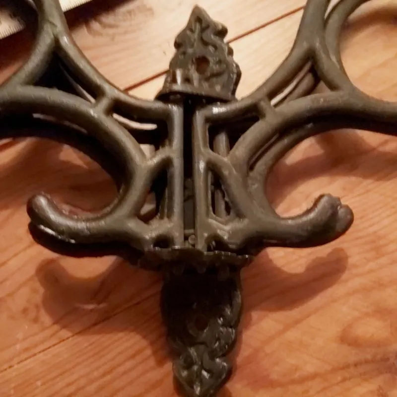 Tradera Gjutjärn klädhängare / klädkrok / väggkrok / svängbara krokar> Beslag & Reservdelar