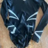 Tradera Gymnastik<Gk Elite svart gymnastikdräkt, storlek JUNIOR SMALL 2 st