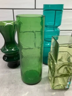 Tradera Glasvaser i grönt och turkost> Kuriosa