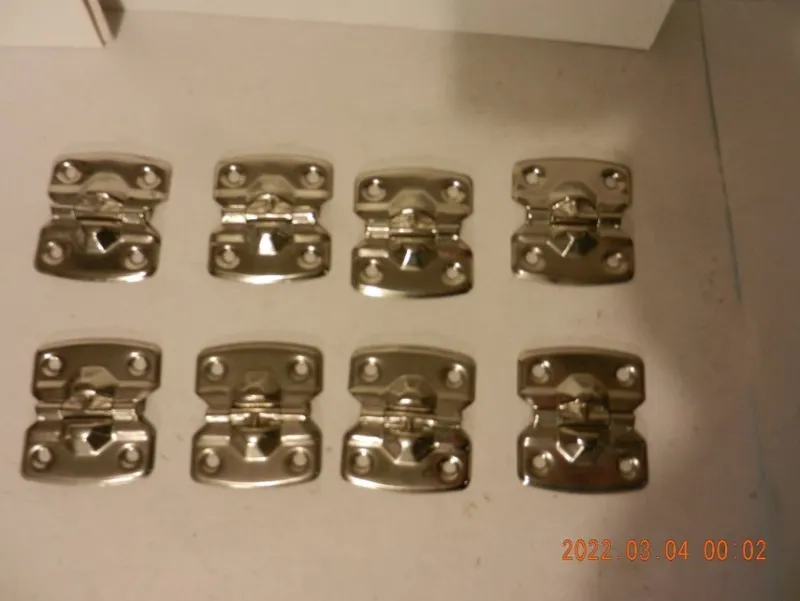 Tradera Gångjärn väska 8 stycken storlek c:a.42 x 48 mm..Art.10fk10.^ Hobbymaterial