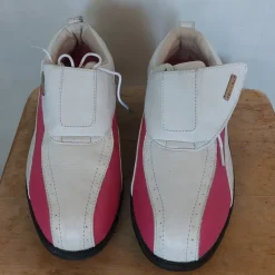 Tradera Golf<Golfskor i läder med softspikes, Röhnisch storlek 39