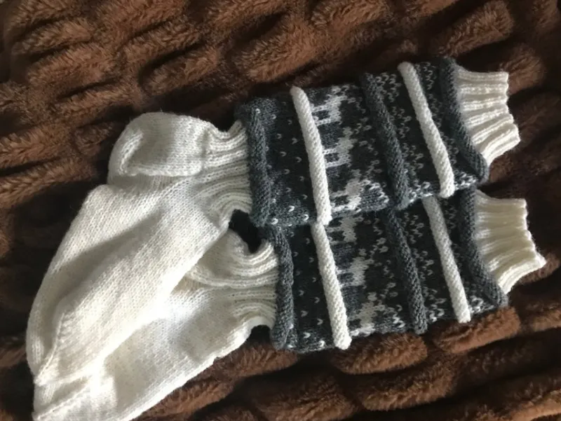 Tradera Grå och vita strumpor^ Övrigt Handgjort