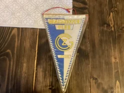 Tradera Fotboll<Grasshopper Club Zürich vimpel från 70-talet