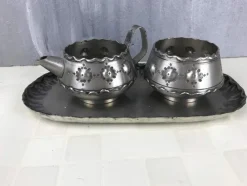 Tradera Gräddkanna och sockerskål på bricka norskt tenn> Tenn & Mässing