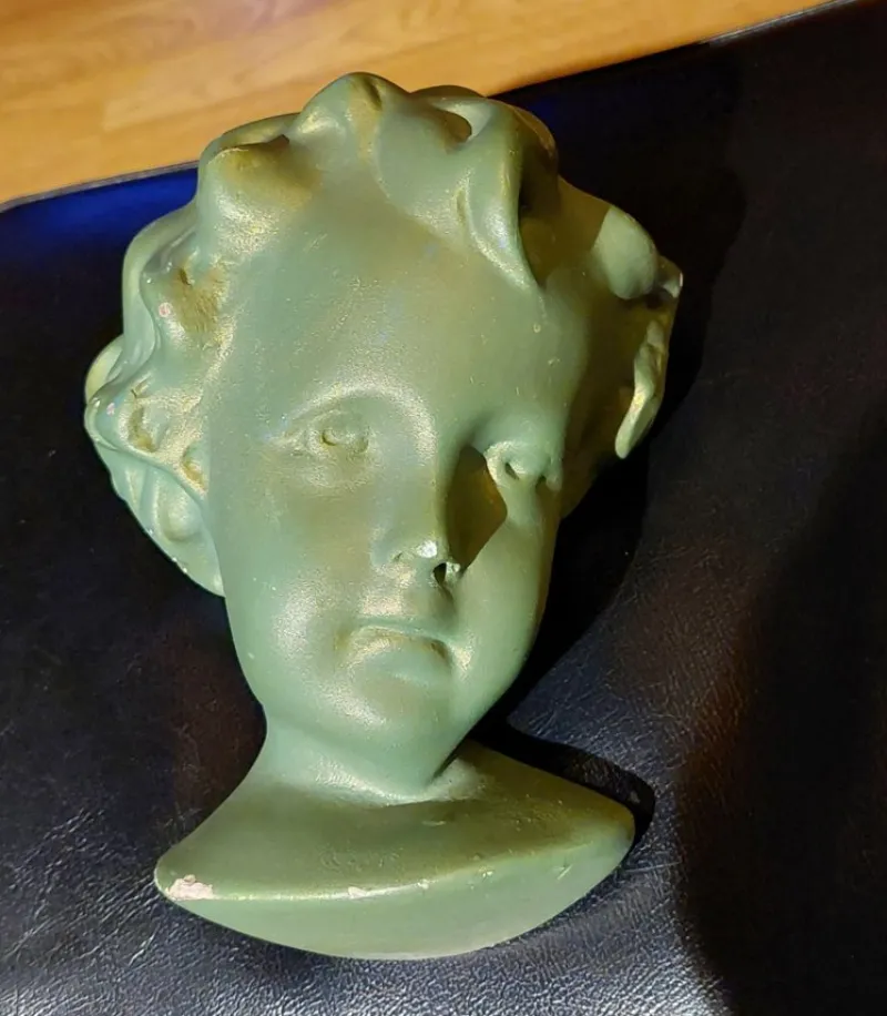 Tradera Grön relief skulptur/väggdekoration - flickhuvud^ Reliefer