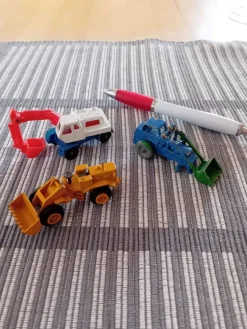 Tradera Leksaks- & Samlarbilar<Grävmaskin,Digger, Corgi juniors,traktor,hjullastare,lastmaskin.