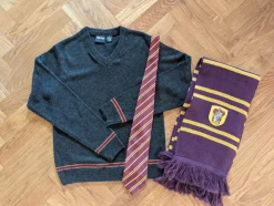 Tradera Övriga Samlarsaker<Gryffindor-outfit - Harry Potter tröja, slips & halsduk (XS)
