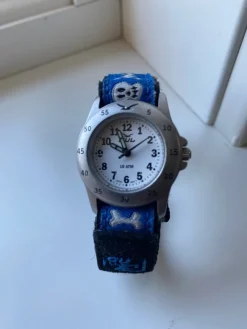 Tradera Gul barn klocka med pirattema^ Barnklockor