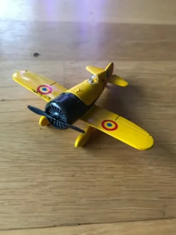 Tradera Gul metallflygplan Super sportster- leksaksplan 1:72^ Flyg