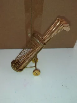 Tradera Golf<Guldfärgad golfbag i miniatyr med klubbor