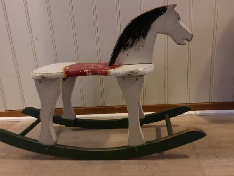 Tradera Gunghäst i trä 1900-talet början. Vintage> Gunghästar & Åkdjur