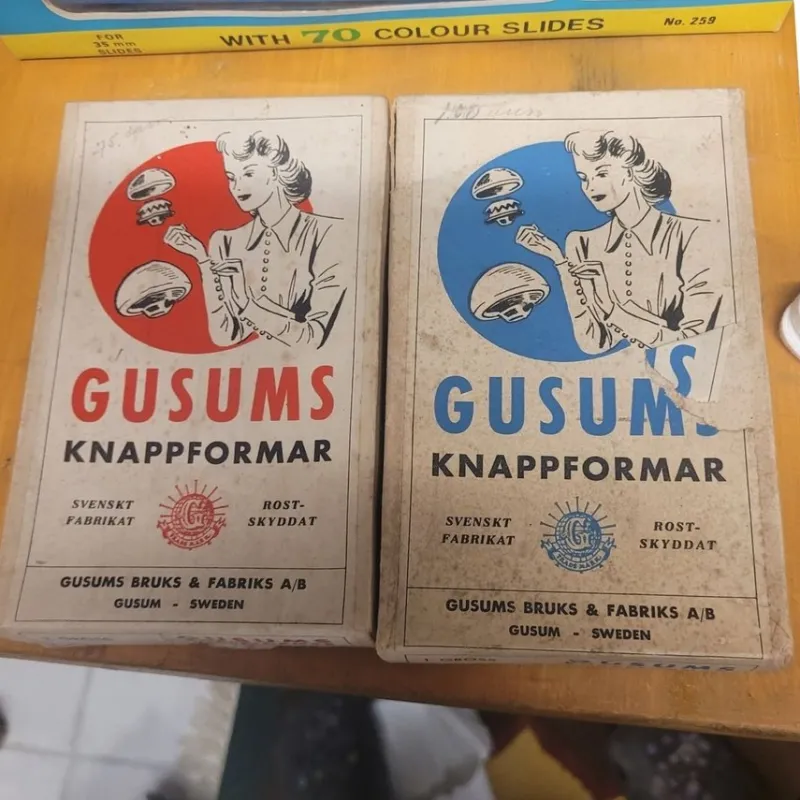 Tradera Gusums knappformar och skosnören> Varuförpackningar