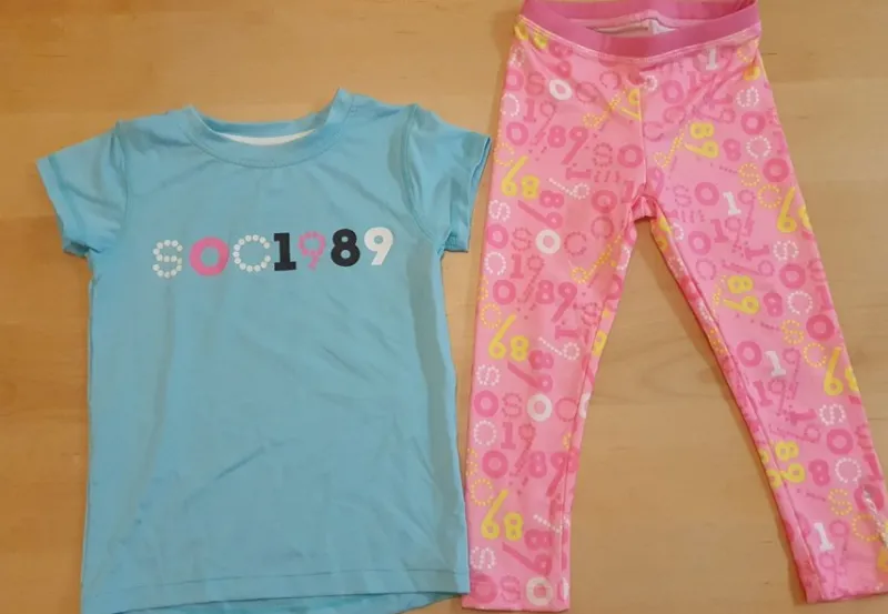 Tradera Gymnastik<Gymnastikkläder - Ljusblå t-shirt & Rosa leggings strl 98