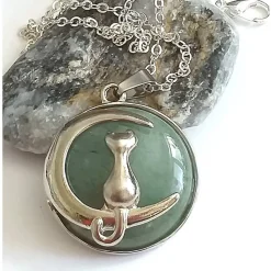 Tradera Halsband<Halsband AVENTURINE Natursten KATT sittande på MÅNE med Kedja i smyckespåse