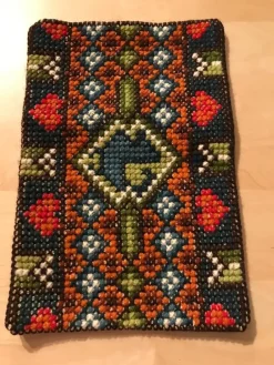 Tradera Handbroderad liten bonad i Twistsömnad Mått ca 23 x 34 cm^ Dekorationer