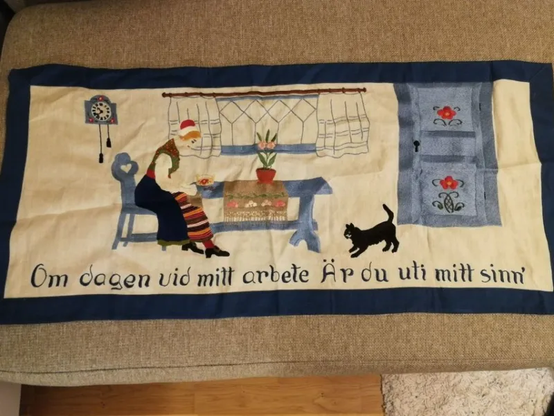 Tradera Handbroderad väggbonad, allmogestil> Textilier