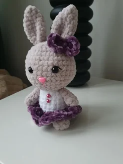 Tradera Handgjord virkad kanin beige, lila kjol klänning rosettunik> Baby, Barn & Lek