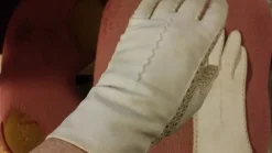 Tradera Handskar 70-tal vinyl M /Längd ca 22 cm> Handskar & Vantar