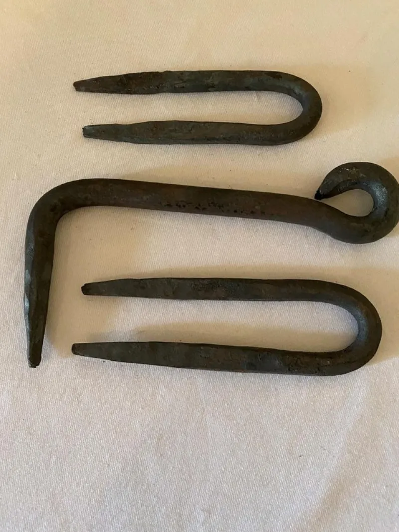 Tradera Handsmidd hank , hake. Svart Smide 1950 talet. 16 X 7,5 cm.Oanv, fr smidesver> Beslag & Reservdelar