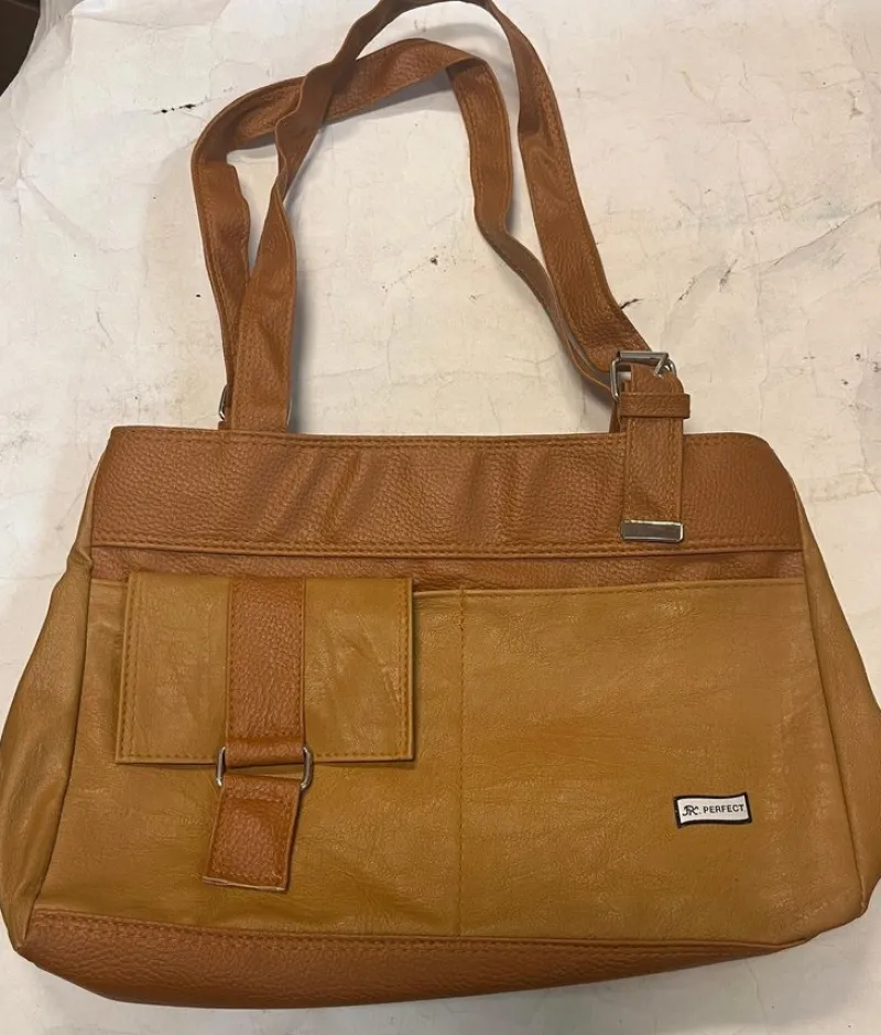 Tradera Handväska brun konstskinn 2 yttre fack , 2 stora samt 1 mindre inre fack^ Övrig Hobby