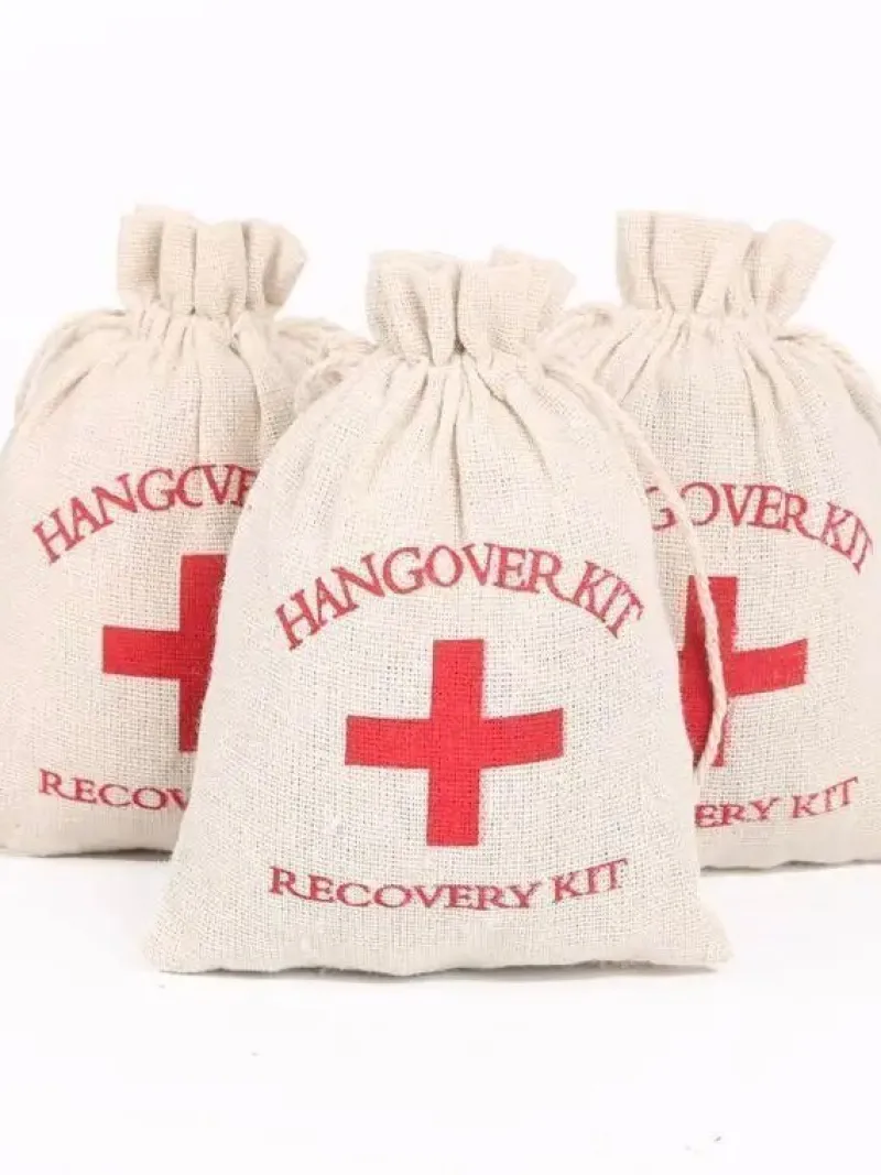 Tradera Hangover kit tygpåse 100-pack present gäster bröllop & fest^ Bröllopsdukning & Dekorationer
