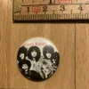 Tradera HANOI ROCKS - GROUP - KNAPP / BUTTON - NÅL / PIN - FRÅN 1980 TALET SAMFRAKTAR^ Merchandise