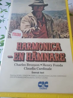 Tradera Harmonica - En hämnare Fd hyrfilm Esselte^ Vhs-filmer