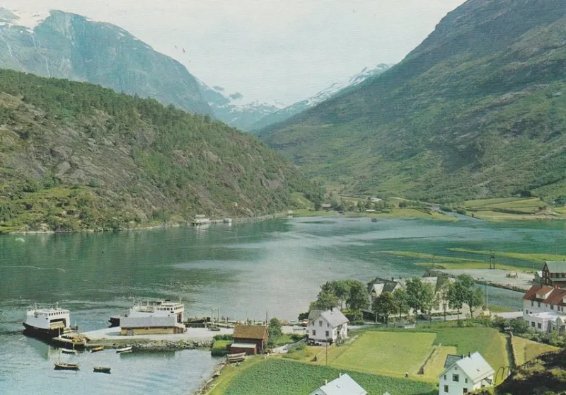 Tradera Nordiska Länder<Hellesylt To ferjer ved kai Normann T 13-32 Ubrukt