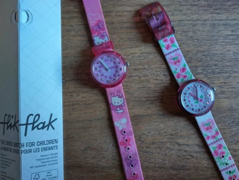 Tradera Hello Kitty + en till.. Flik flak schweiziska armbandsur för barn.^ Barnklockor