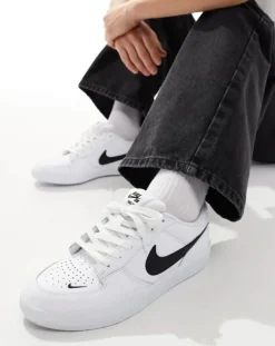 Tradera Övriga Skoprodukter<Helt NYTT! Nike SB Force 58 vita sneakers EU 39