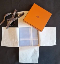 Tradera Hermés näsduk / liten scarf i ljusbått> Övriga Accessoarer